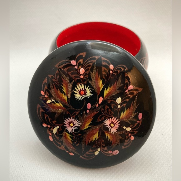 Set of 2 Vintage Hand Painted Trinket Boxes/Ring Holder, Eastern European Design - Picture 5 of 7